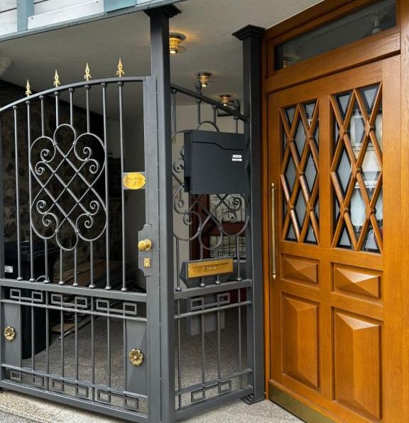 Limburg-Altstadt. Traumhafte Anlage mit vier kleinen Einheiten. Ideal für Appartements.