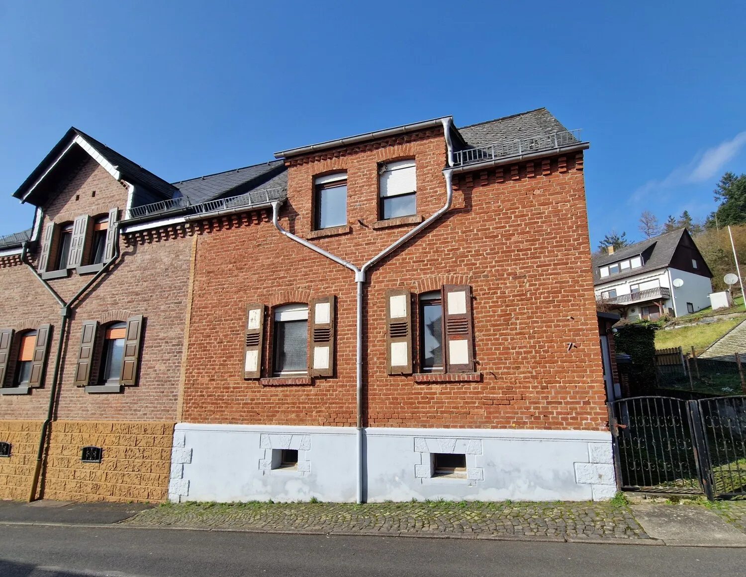 Limburg-Ahlbach. Charmante DHH ca. 1930. Sanierungsbedürftig.