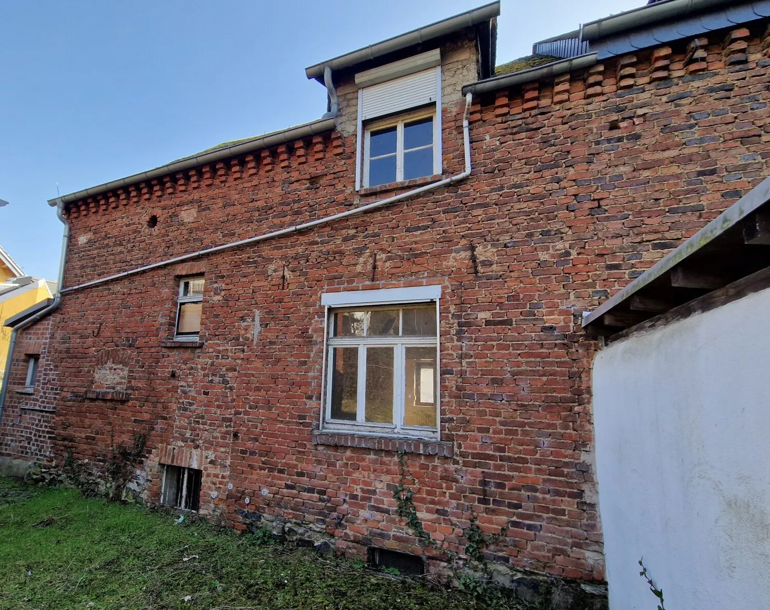 Limburg-Ahlbach. Charmante DHH ca. 1930. Sanierungsbedürftig.
