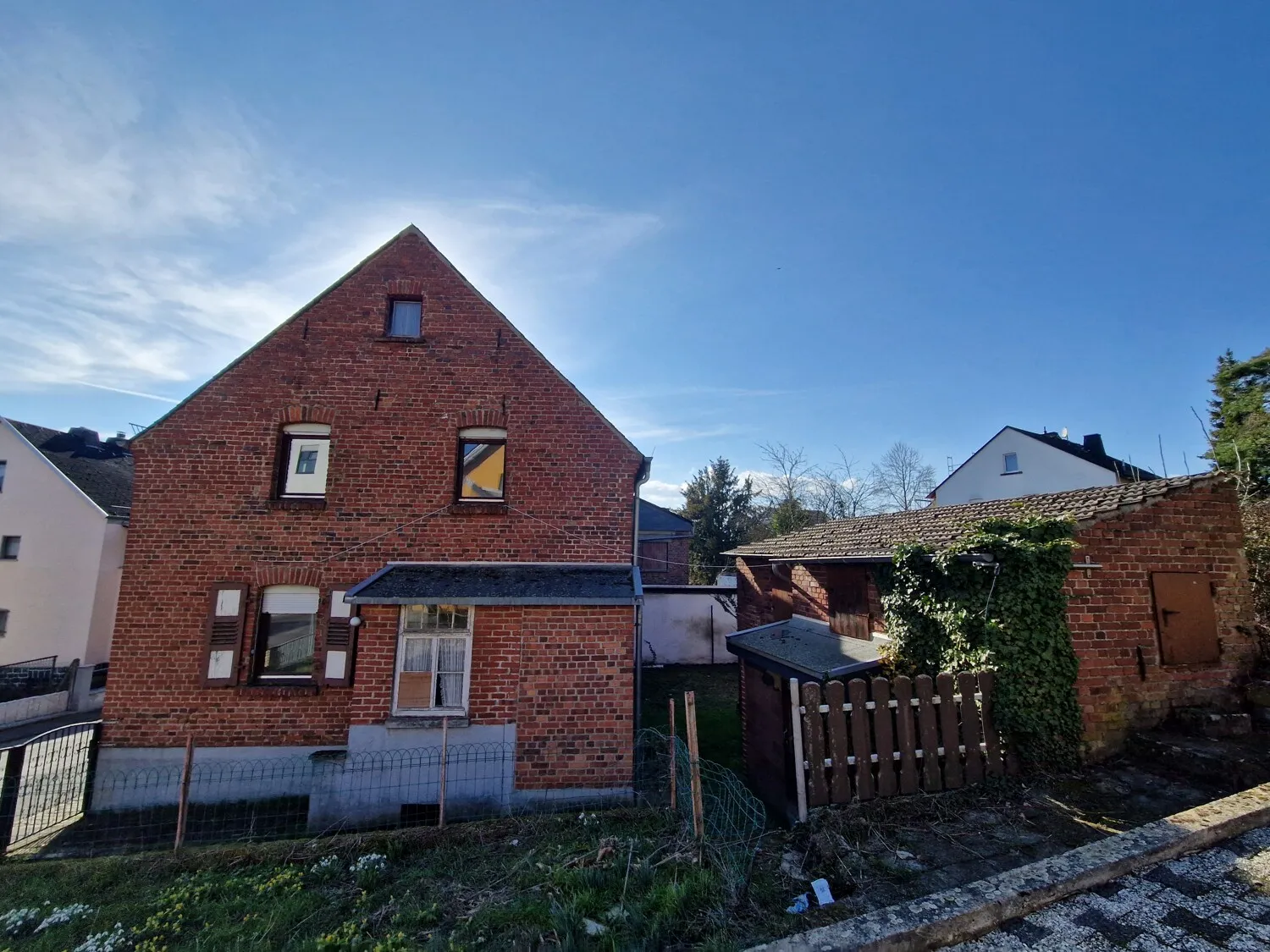 Limburg-Ahlbach. Charmante DHH ca. 1930. Sanierungsbedürftig.
