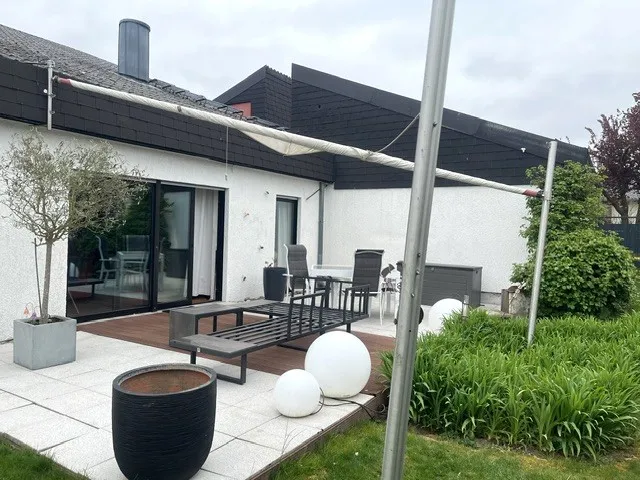 Individuelles EFH in Hadamar Nähe Limburg mit separatem Büro oder Einliegerwohnung.