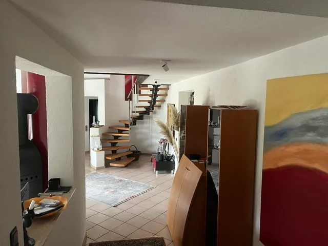 Individuelles EFH in Hadamar Nähe Limburg mit separatem Büro oder Einliegerwohnung.