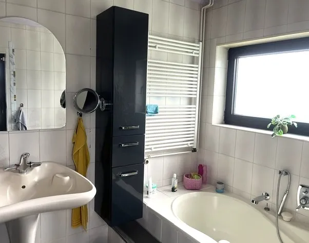 Individuelles EFH in Hadamar Nähe Limburg mit separatem Büro oder Einliegerwohnung.