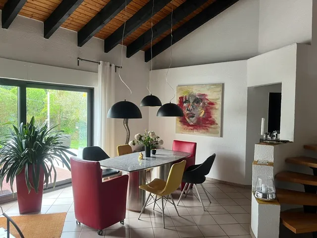 Individuelles EFH in Hadamar Nähe Limburg mit separatem Büro oder Einliegerwohnung.
