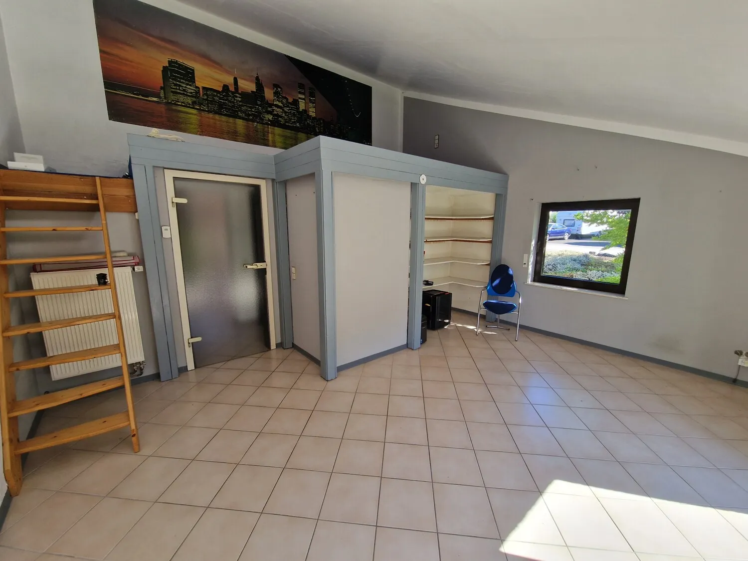 Individuelles EFH in Hadamar Nähe Limburg mit separatem Büro oder Einliegerwohnung.