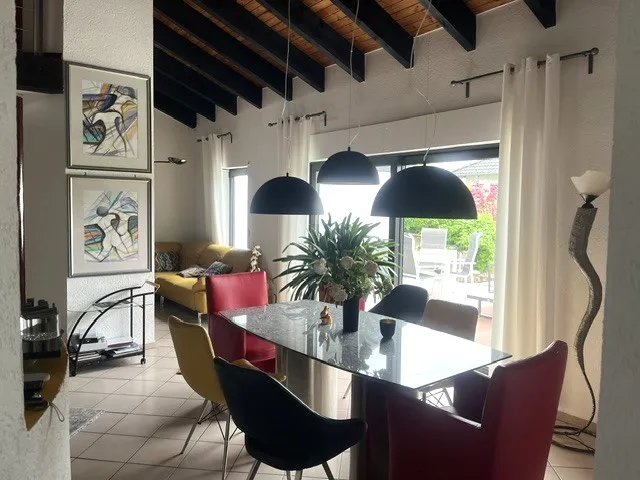 Individuelles EFH in Hadamar Nähe Limburg mit separatem Büro oder Einliegerwohnung.