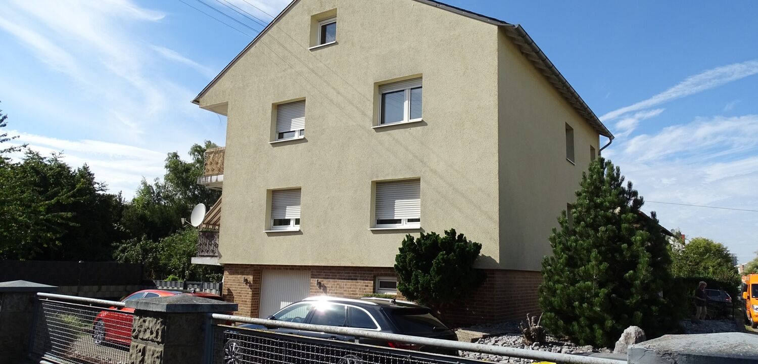 Großzügiges Zweifamilienhaus mit sehr schönem Garten und in ruhiger Wohnlage.