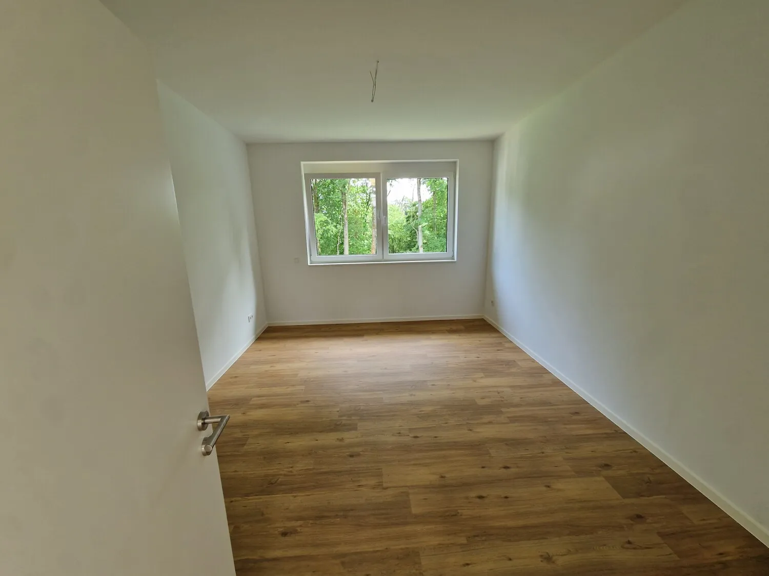 Quartier in den Schloßgärten. Traumhafte Wohnung in wunderschöner Aussichtslage in der Nähe von Limburg.
