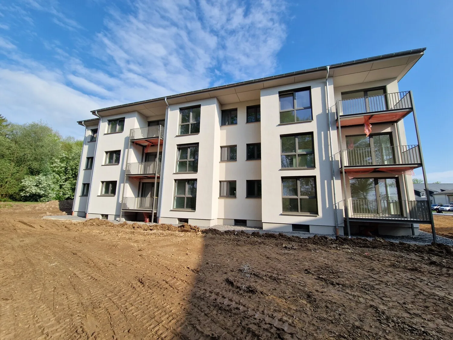 Quartier in den Schloßgärten. Traumhafte Wohnung in wunderschöner Aussichtslage in der Nähe von Limburg.