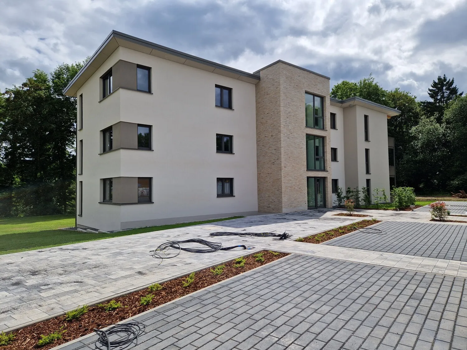 Quartier in den Schloßgärten. Traumhafte Wohnung in wunderschöner Aussichtslage in der Nähe von Limburg.