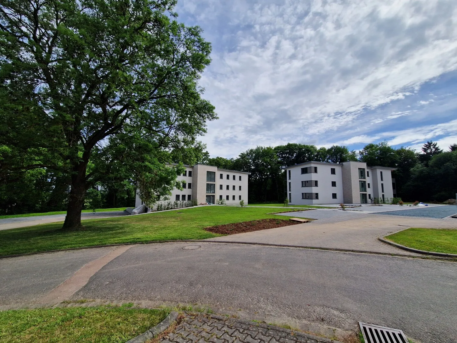Quartier in den Schloßgärten. Traumhafte Wohnung in wunderschöner Aussichtslage in der Nähe von Limburg.