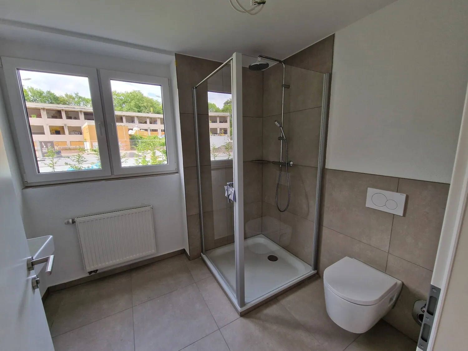 Quartier in den Schloßgärten. Traumhafte Wohnung in wunderschöner Aussichtslage in der Nähe von Limburg.