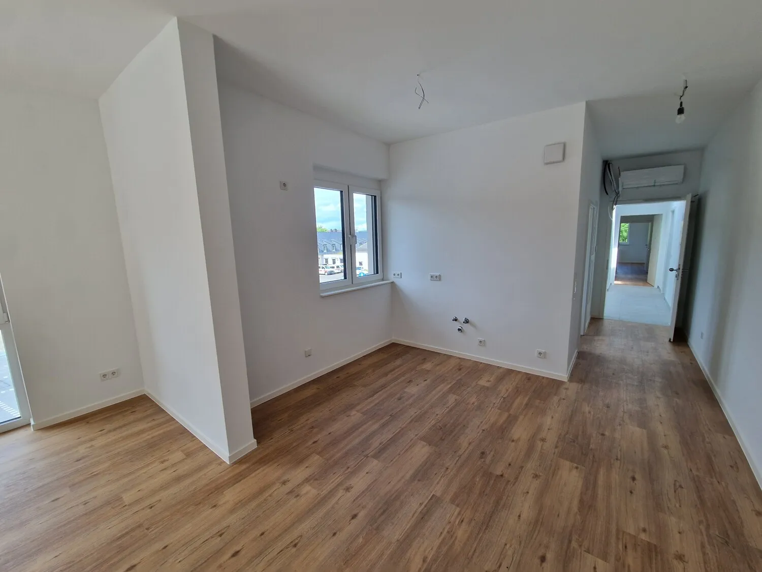 Quartier in den Schloßgärten. Traumhafte Wohnung in wunderschöner Aussichtslage in der Nähe von Limburg.