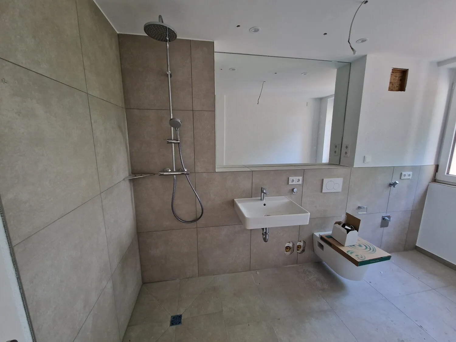Quartier in den Schloßgärten. Traumhafte Wohnung in parkähnlichem Umfeld, 5 min. von Limburg.