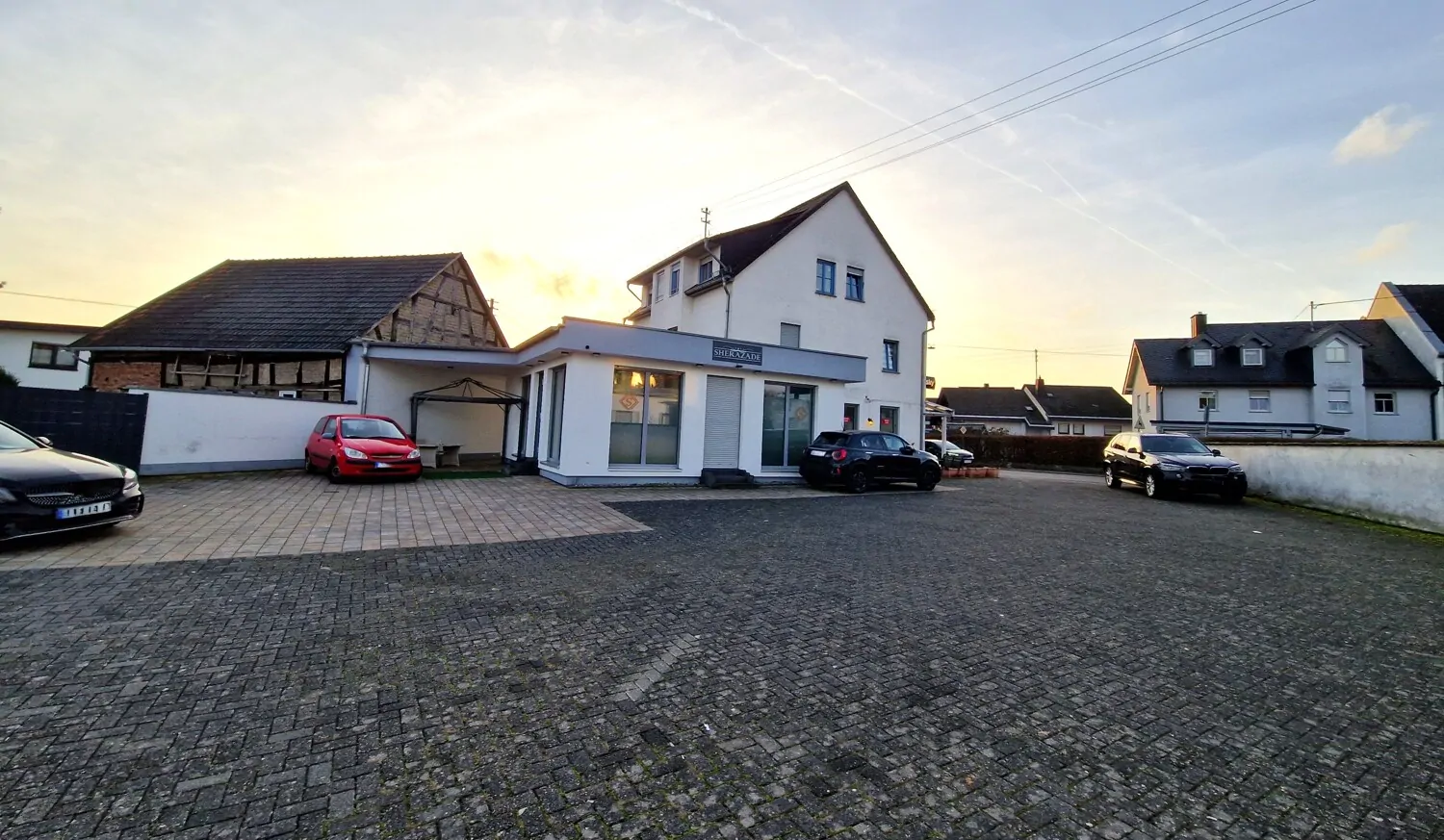 Vielfältiges Wohn und Geschäftshaus vollständig vermietet in Niederhadamar