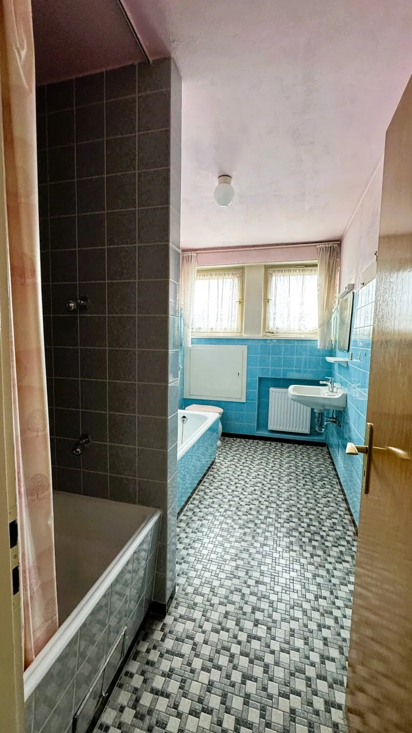 Charmantes Einfamilienhaus, renovierungsbedürftig, in toller Lage von Hahnstätten  - Nähe  Limburg/Diez