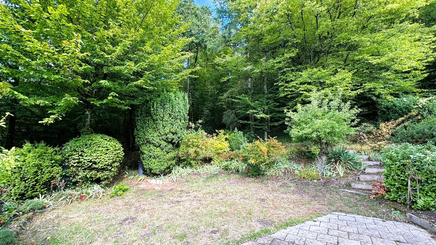 Charmantes Einfamilienhaus, renovierungsbedürftig, in toller Lage von Hahnstätten  - Nähe  Limburg/Diez