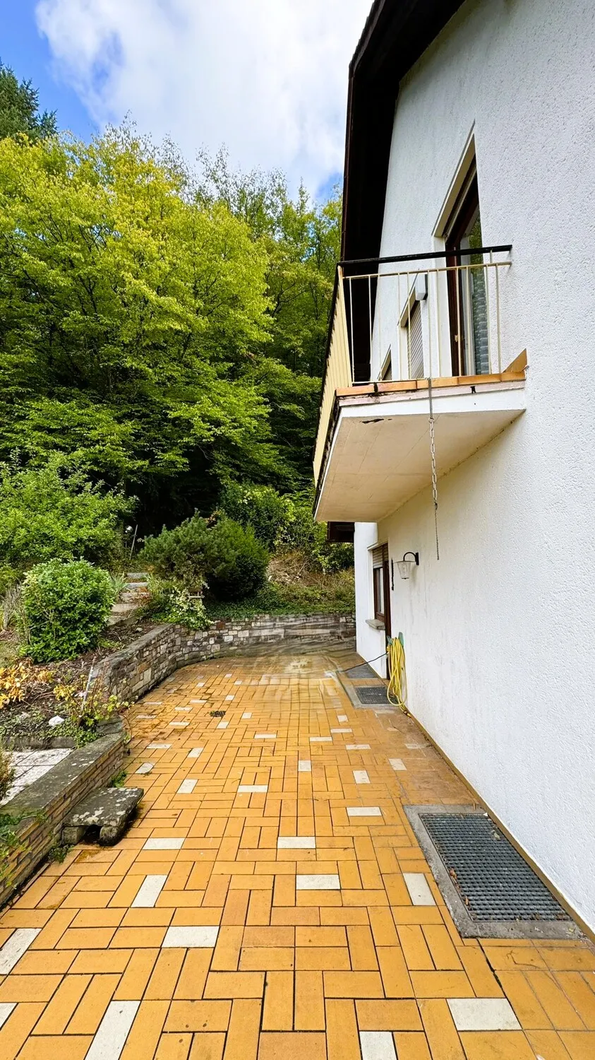 Charmantes Einfamilienhaus, renovierungsbedürftig, in toller Lage von Hahnstätten  - Nähe  Limburg/Diez