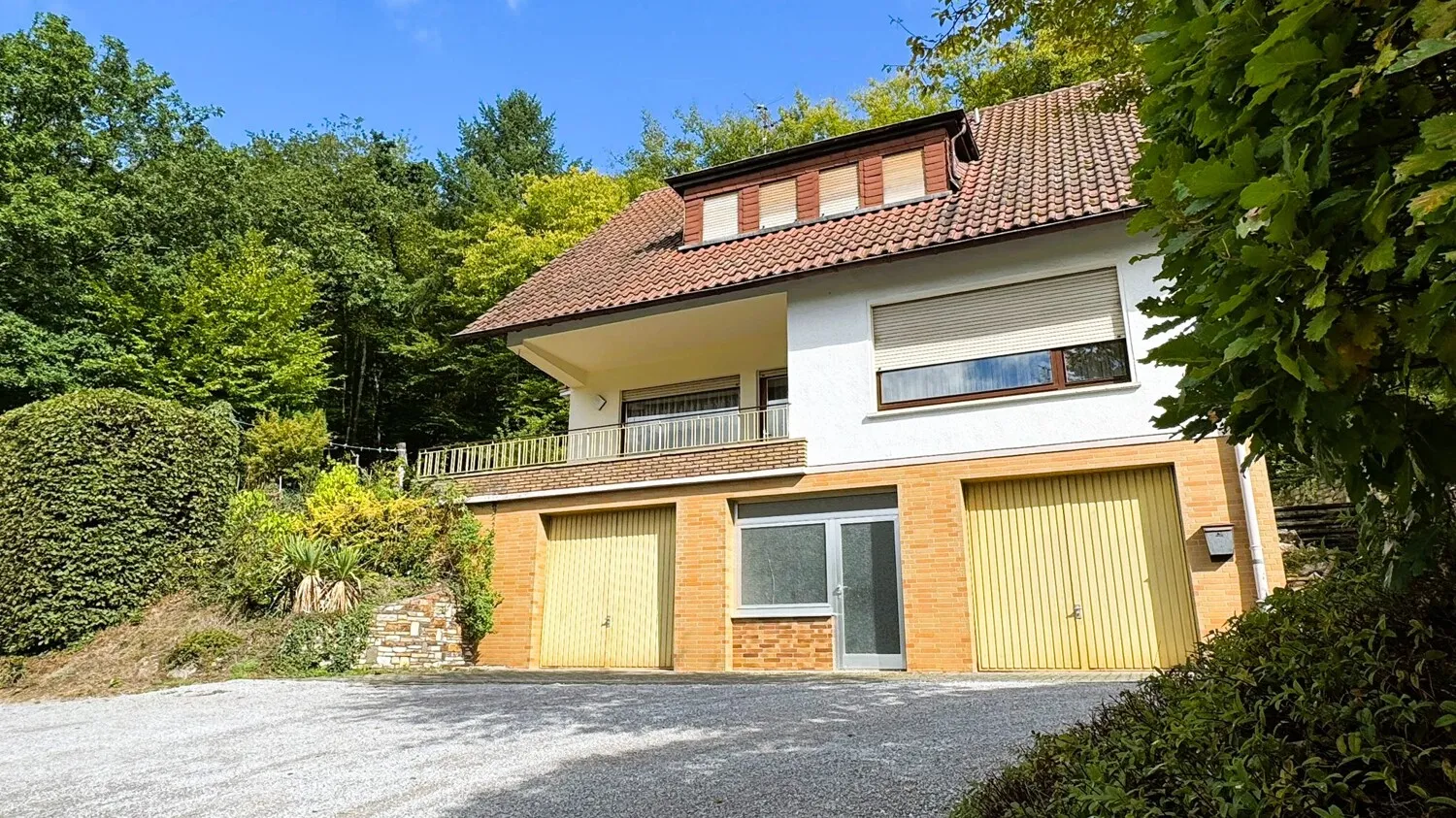 Charmantes Einfamilienhaus, renovierungsbedürftig, in toller Lage von Hahnstätten  - Nähe  Limburg/Diez