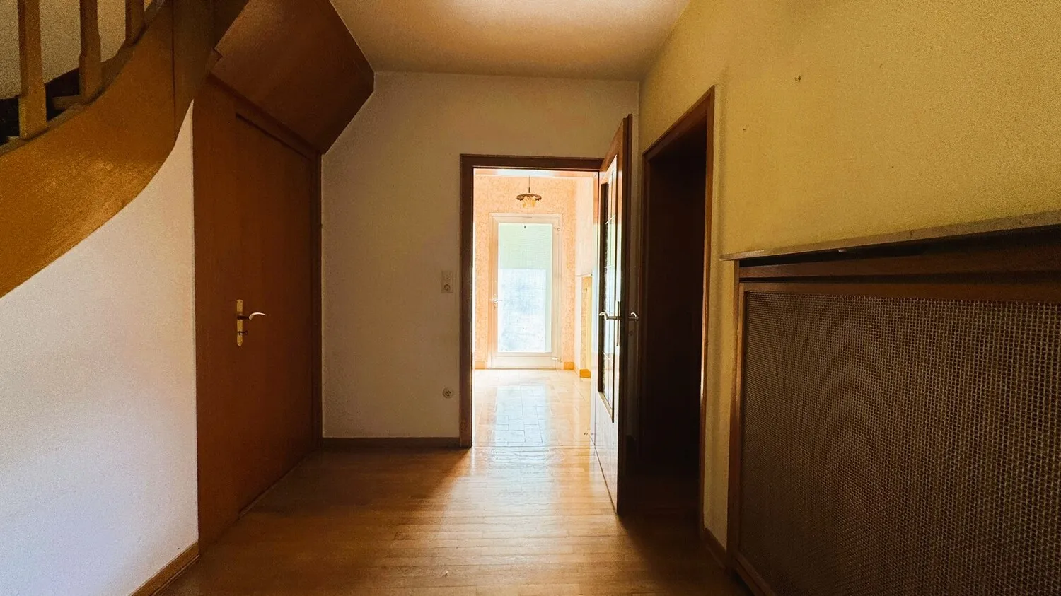 Charmantes Einfamilienhaus, renovierungsbedürftig, in toller Lage von Hahnstätten  - Nähe  Limburg/Diez