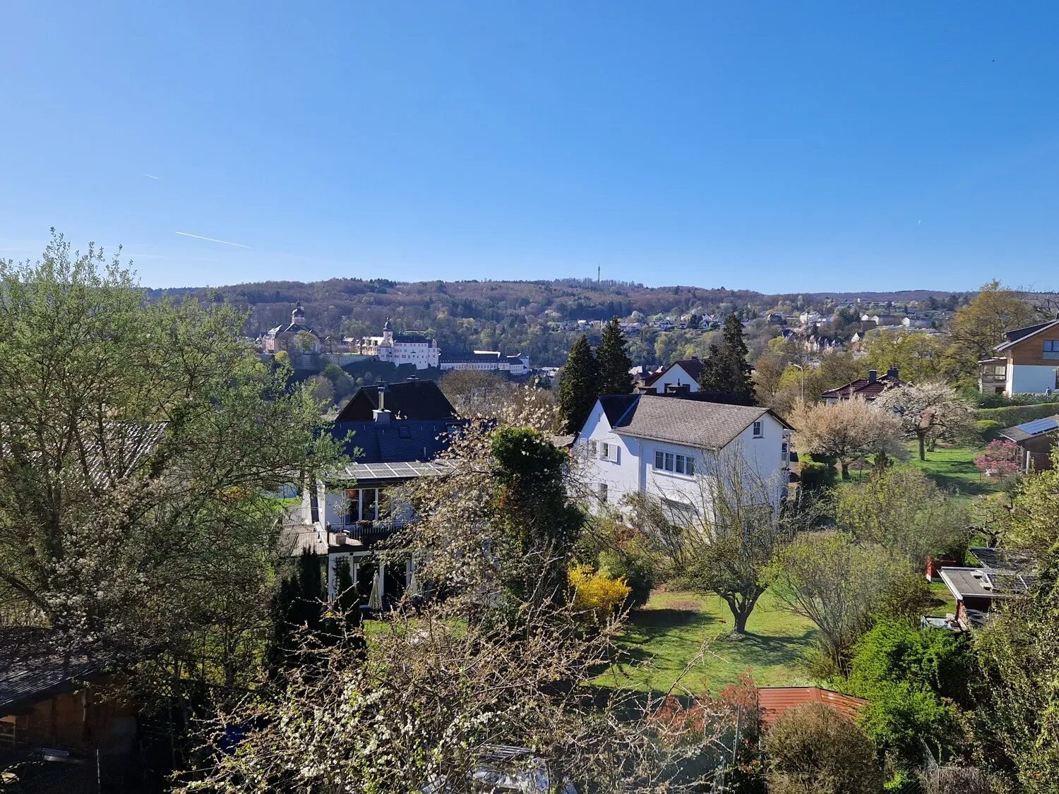 Weilburg. EFH mit 2 Microapp. Nähe Gymnasium.