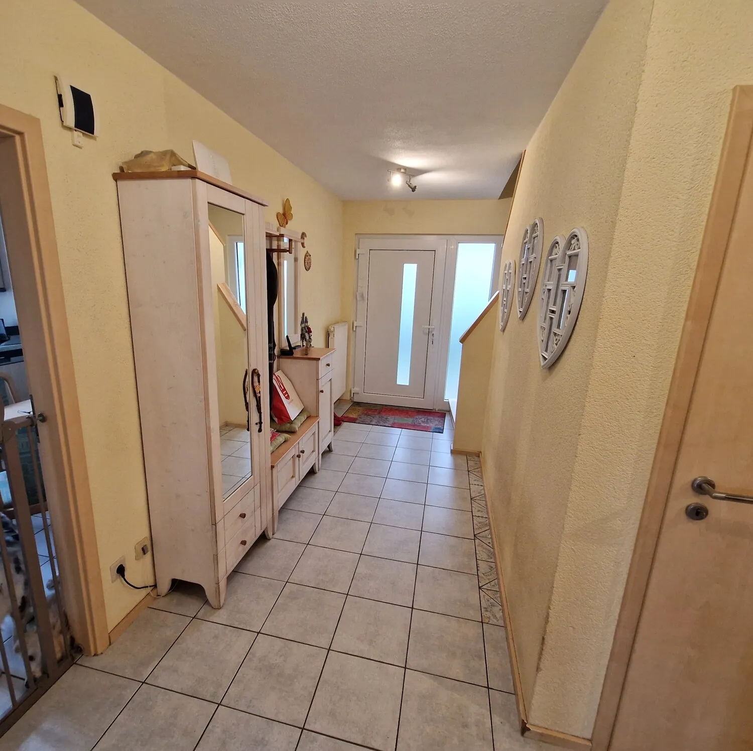 Gepflegtes Einfamilienhaus mit schön angelegtem Garten und separater Einliegerwohnung.
