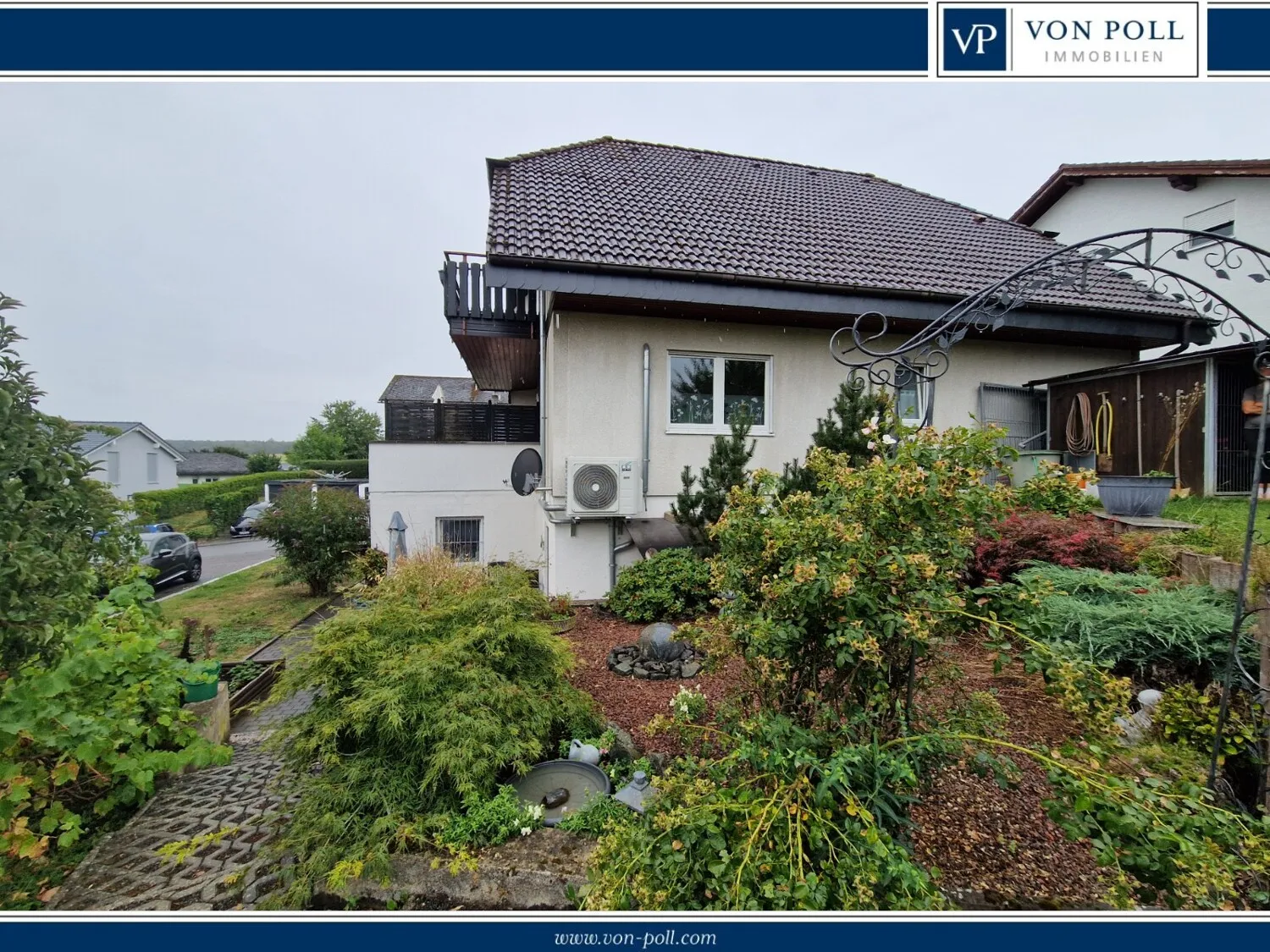 Gepflegtes Einfamilienhaus mit schön angelegtem Garten und separater Einliegerwohnung.