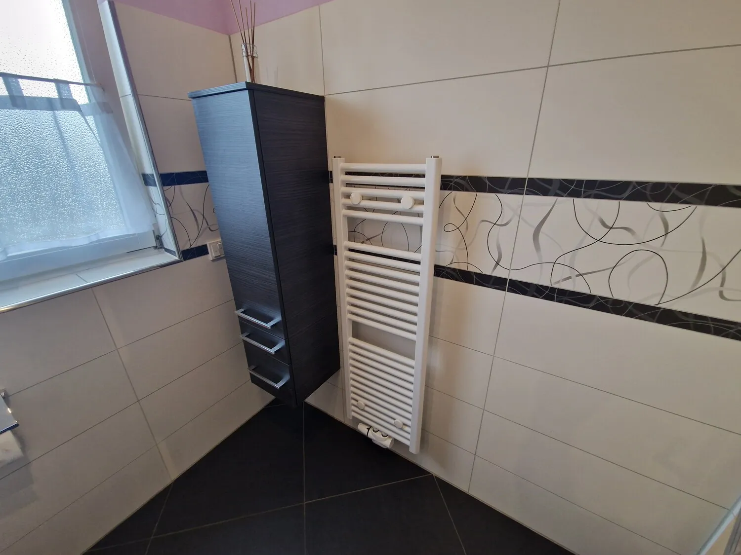 Gepflegtes Einfamilienhaus mit schön angelegtem Garten und separater Einliegerwohnung.