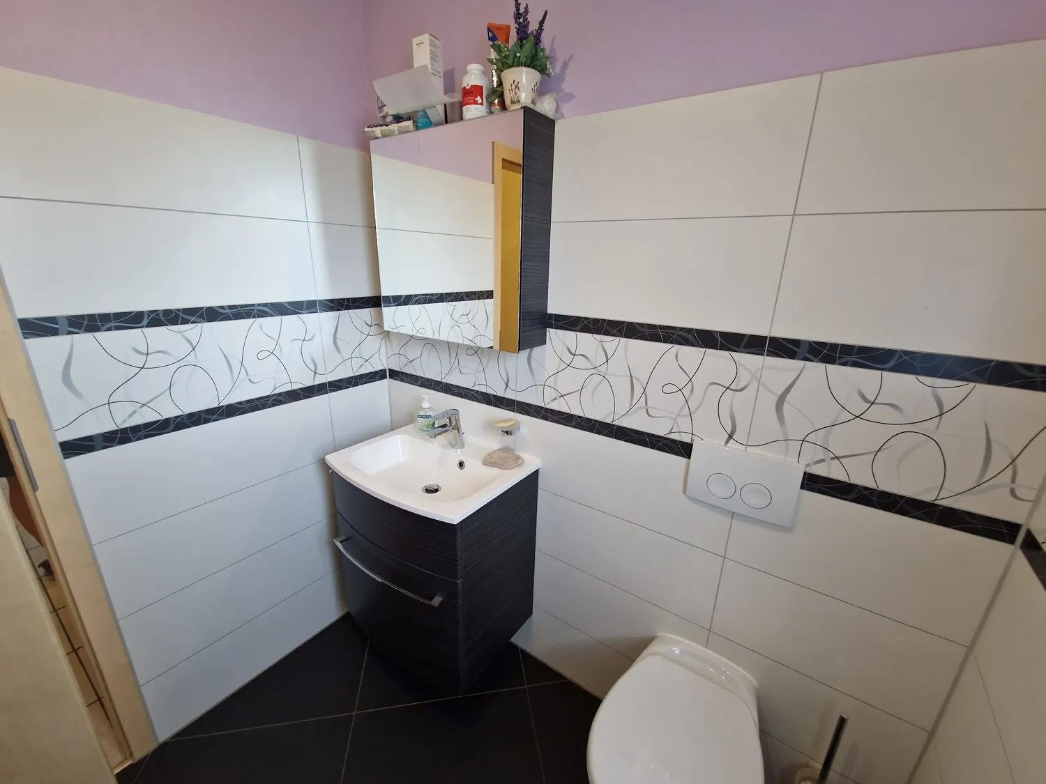 Gepflegtes Einfamilienhaus mit schön angelegtem Garten und separater Einliegerwohnung.