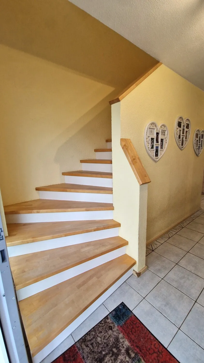 Gepflegtes Einfamilienhaus mit schön angelegtem Garten und separater Einliegerwohnung.