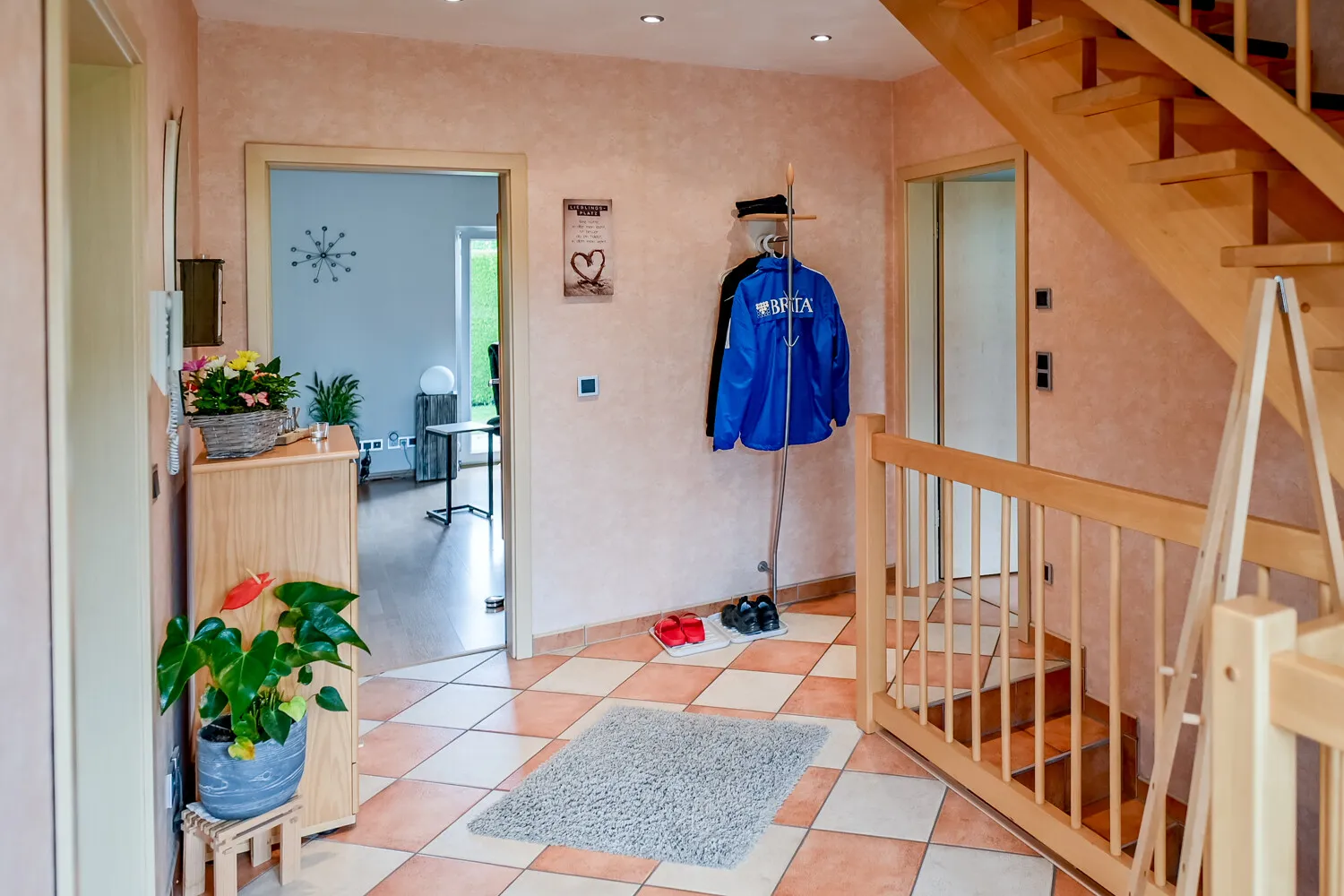 Neuwertiges Einfamilienhaus in sehr schöner und ruhiger Wohnlage von Limburg
