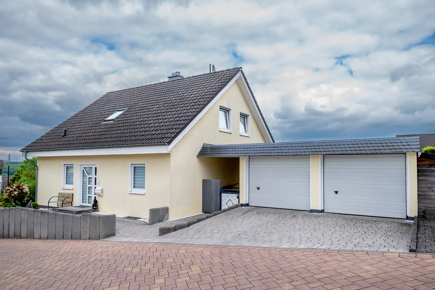 Neuwertiges Einfamilienhaus in sehr schöner und ruhiger Wohnlage von Limburg