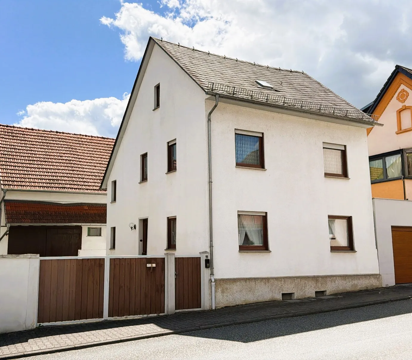 Gepflegtes Einfamilienhaus mit Scheune Nähe Bad Camberg - Selters