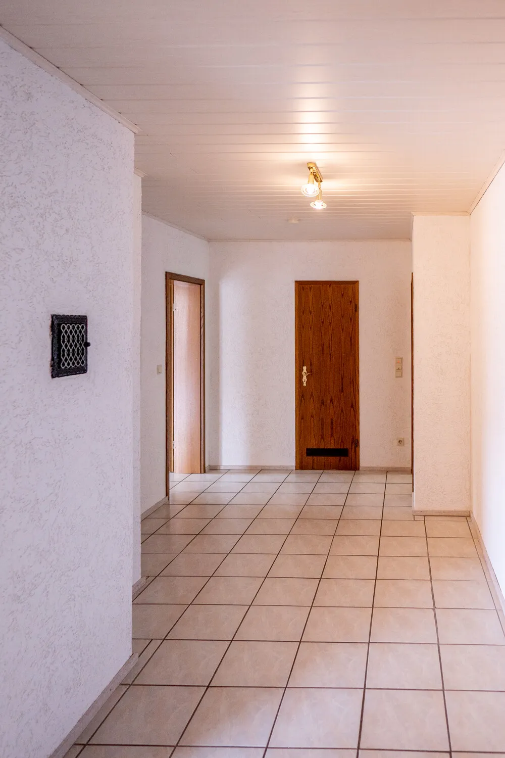 Sehr gepflegtes Zweifamilienhaus in traumhafter Wohnlage von Elz.