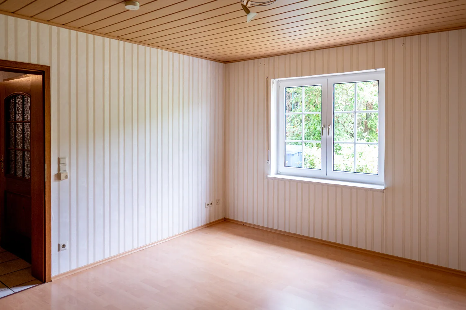 Sehr gepflegtes Zweifamilienhaus in traumhafter Wohnlage von Elz.