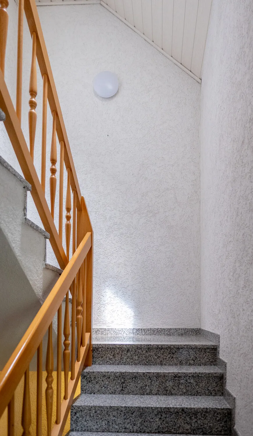 Sehr gepflegtes Zweifamilienhaus in traumhafter Wohnlage von Elz.