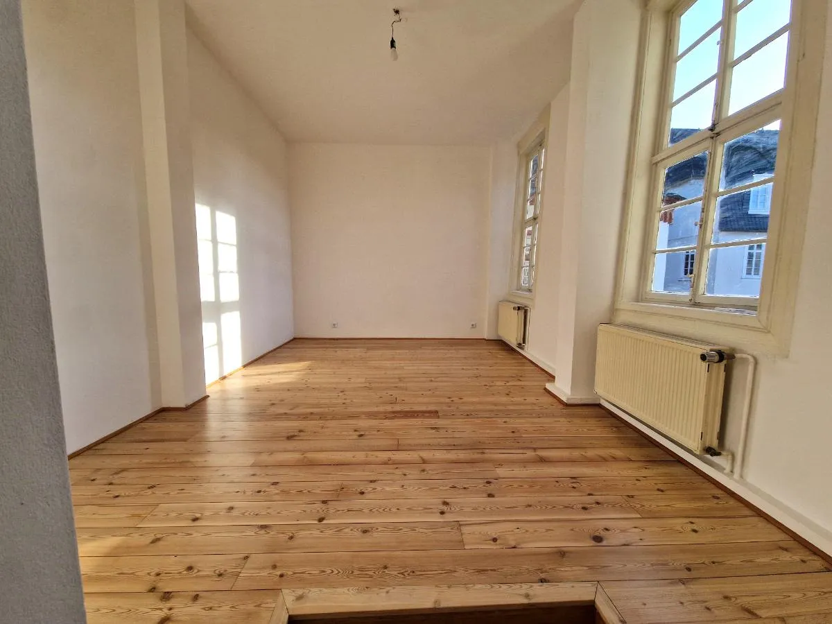 Wohnen Sie in einem Märchenschloss mitten in Diez!