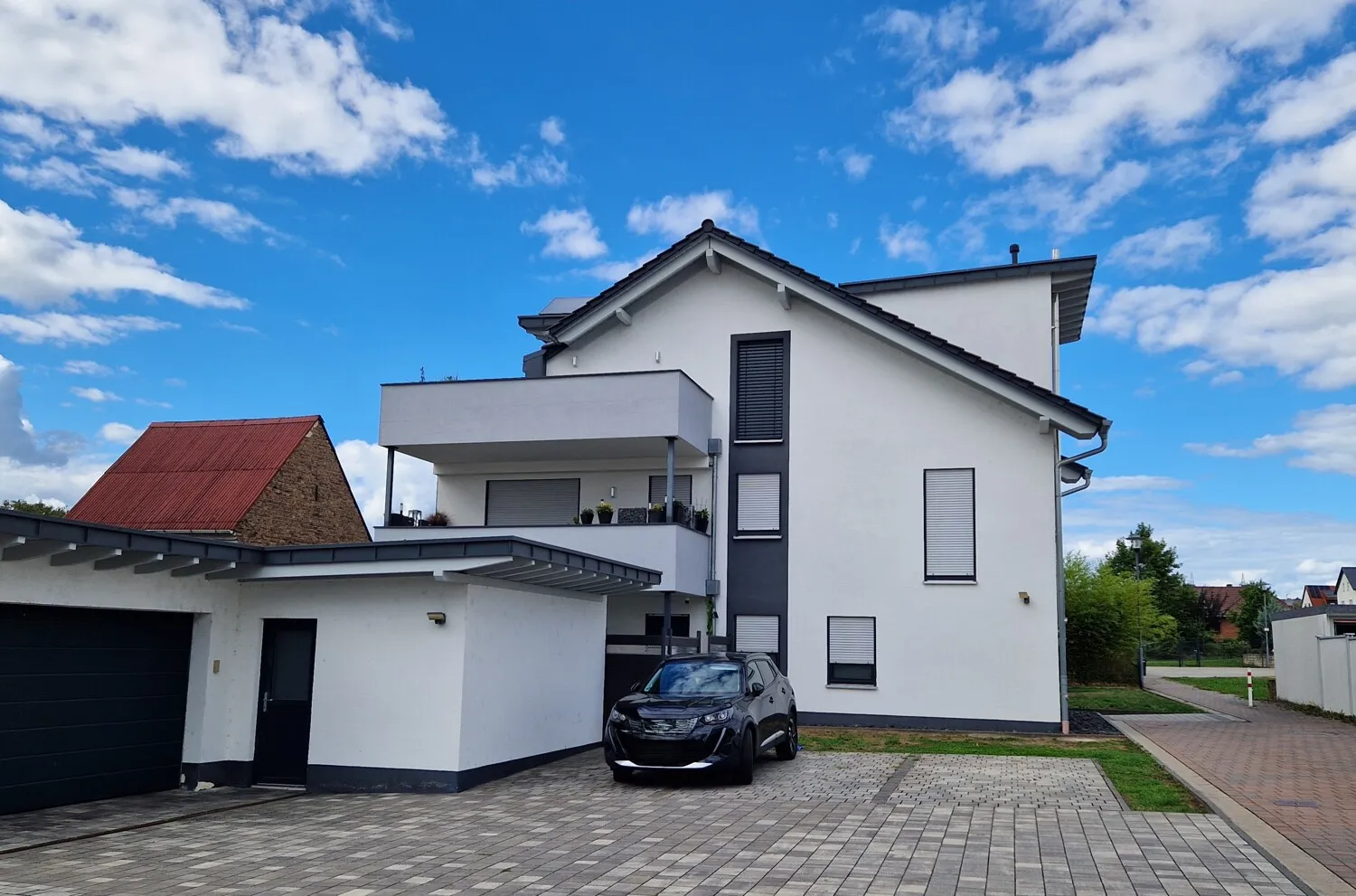 Elz. Großzügige Wohnung mit sonniger Terrasse und eigenem Gartenanteil.