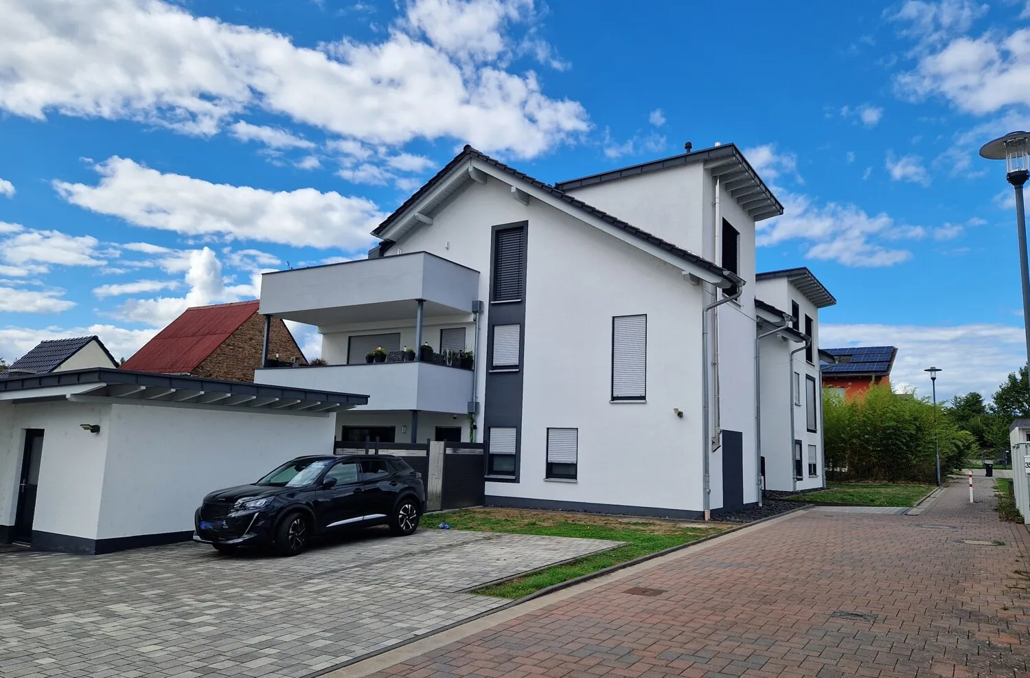 Elz. Großzügige Wohnung mit sonniger Terrasse und eigenem Gartenanteil.