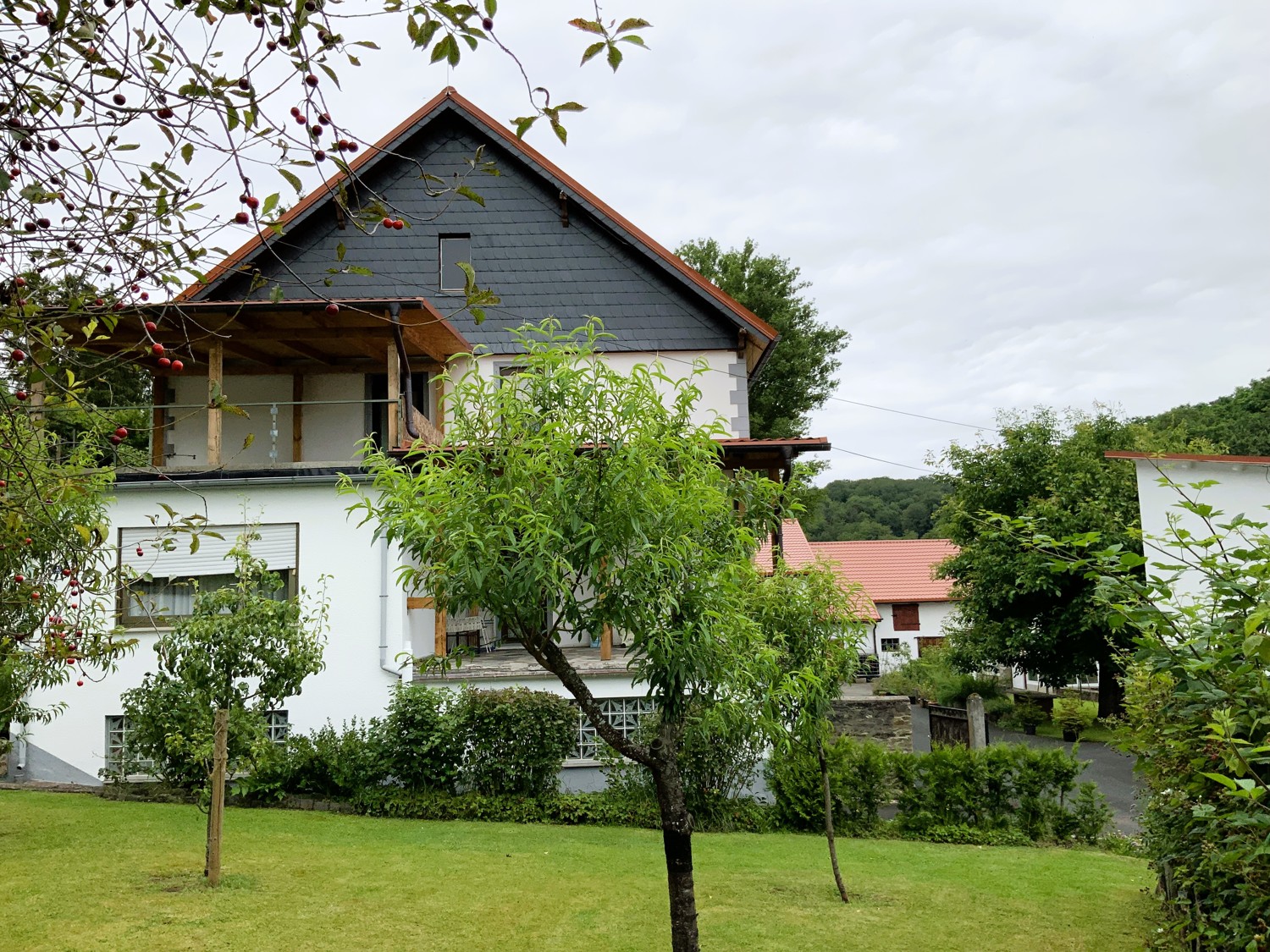 Herrlich gepflegter Landhausanwesen/Aussiedlerhof in Alleinlage-Bad Camberg / Limburg