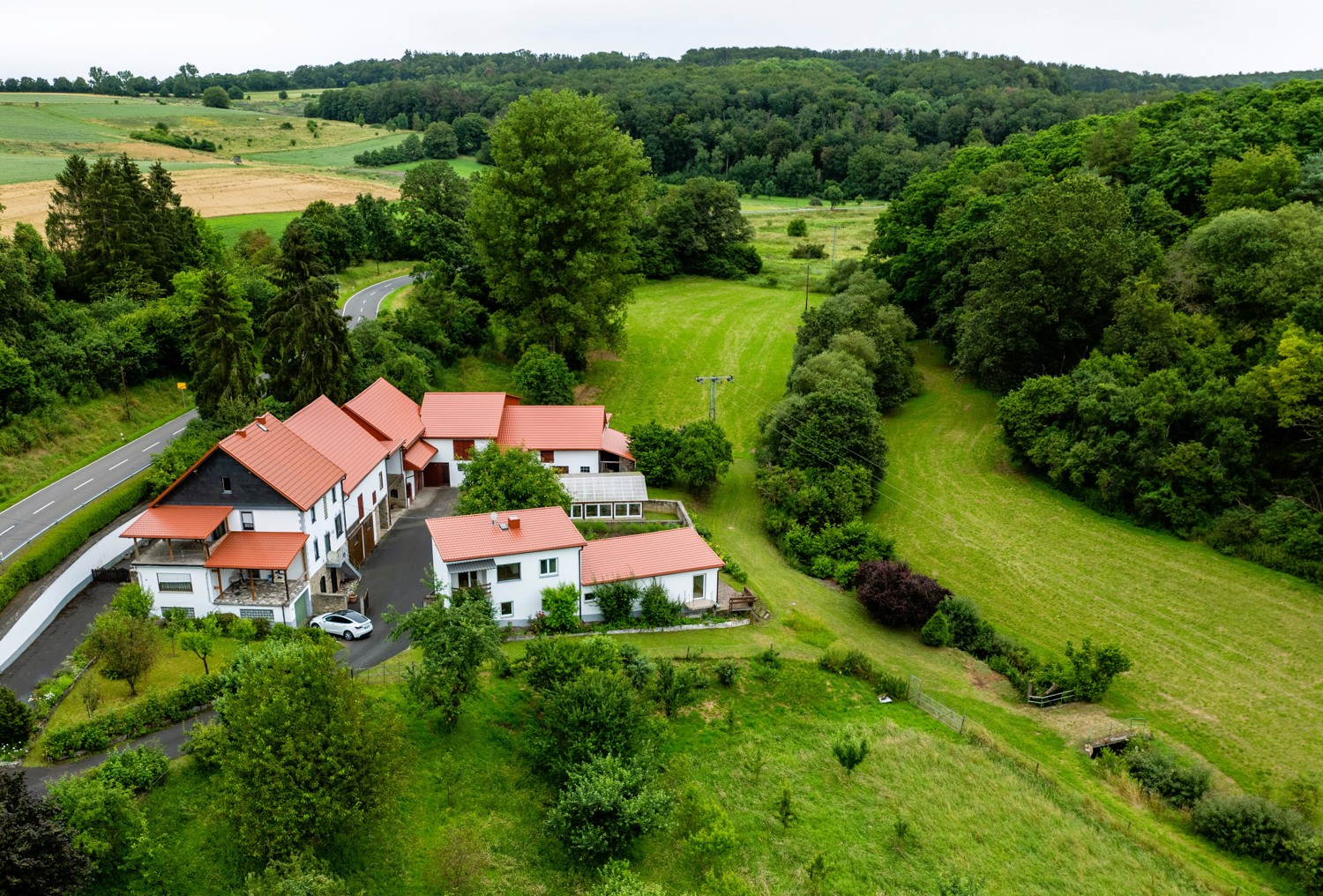 Herrlich gepflegter Landhausanwesen/Aussiedlerhof in Alleinlage-Bad Camberg / Limburg