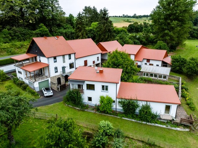Herrlich gepflegter Landhausanwesen/Aussiedlerhof in Alleinlage-Bad Camberg / Limburg