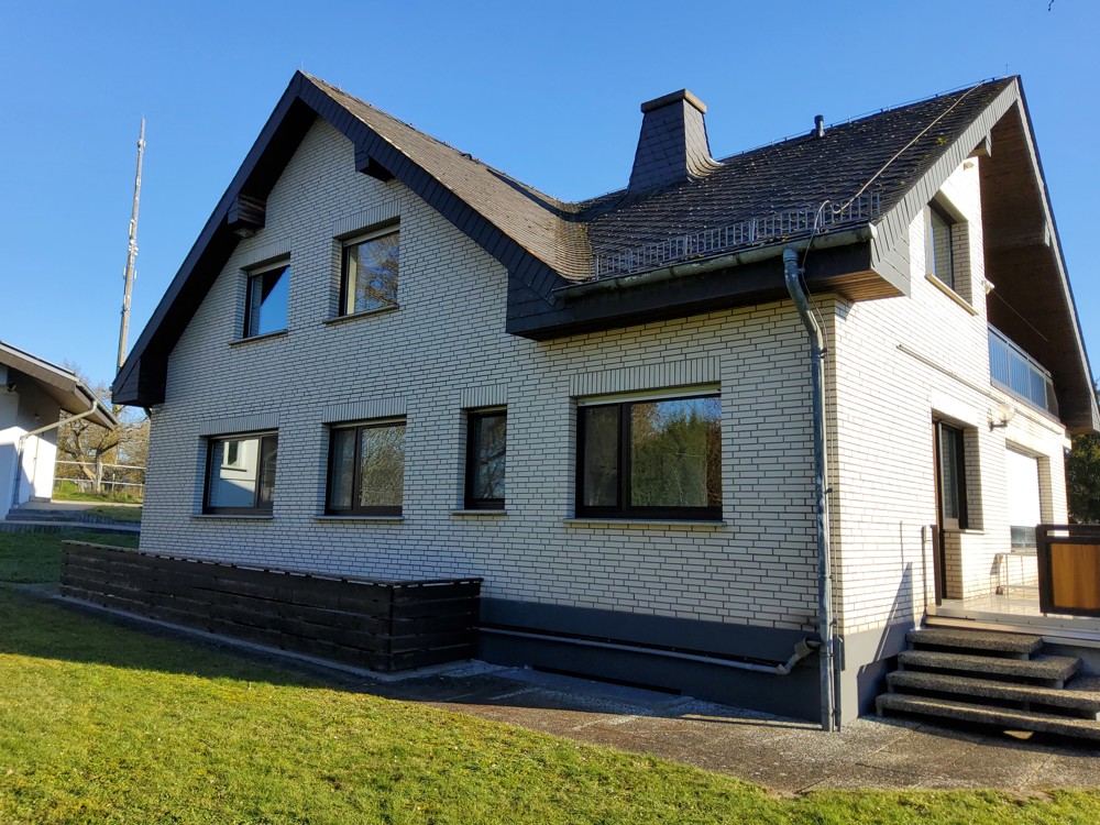Großzügiges 2-3-Familien-Haus mit hochwertiger Ausstattung und vielen Extras.