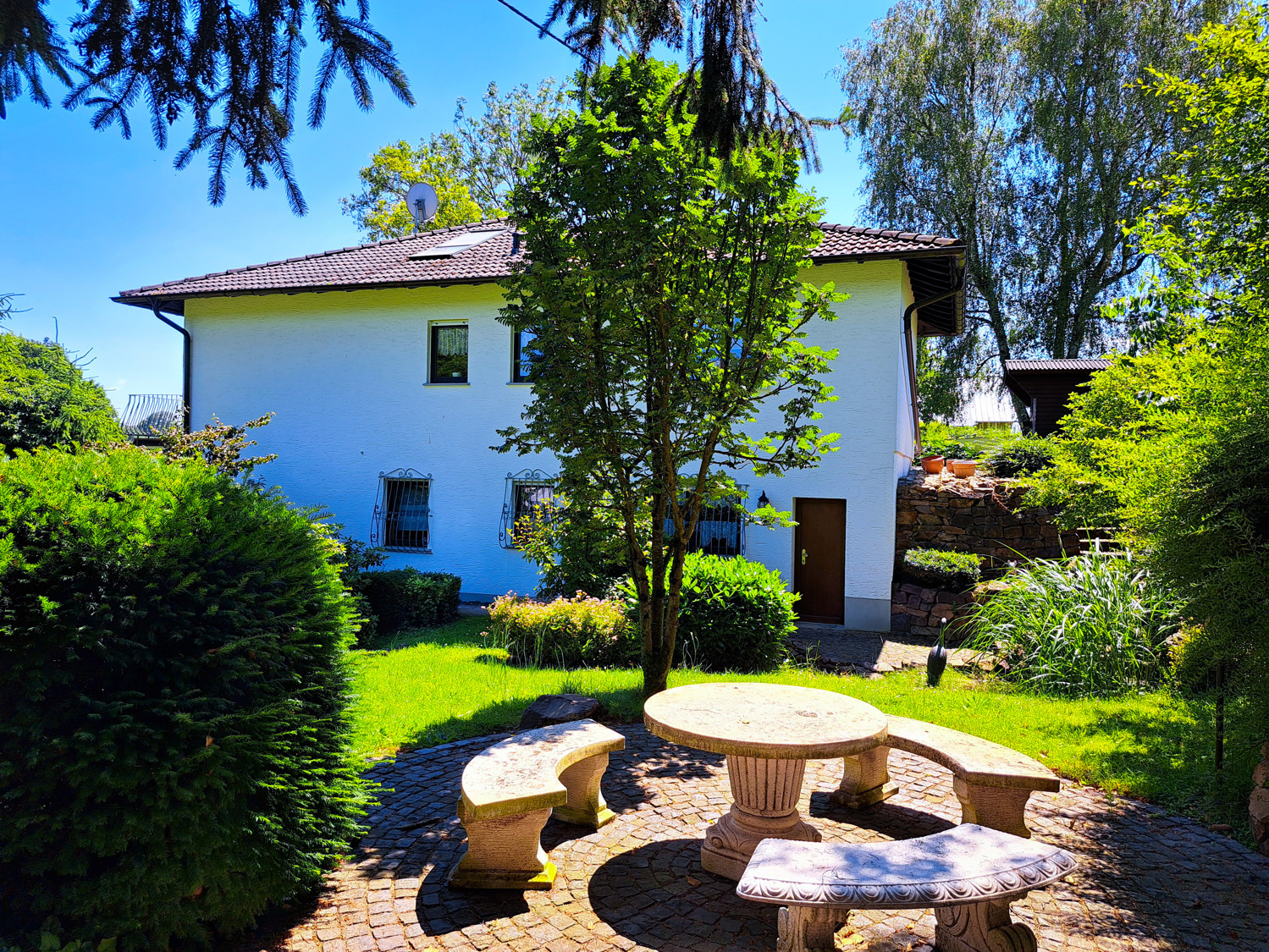 Wunderschönes Einfamilienhaus mit Traumgarten
Lage - Nähe Limburg