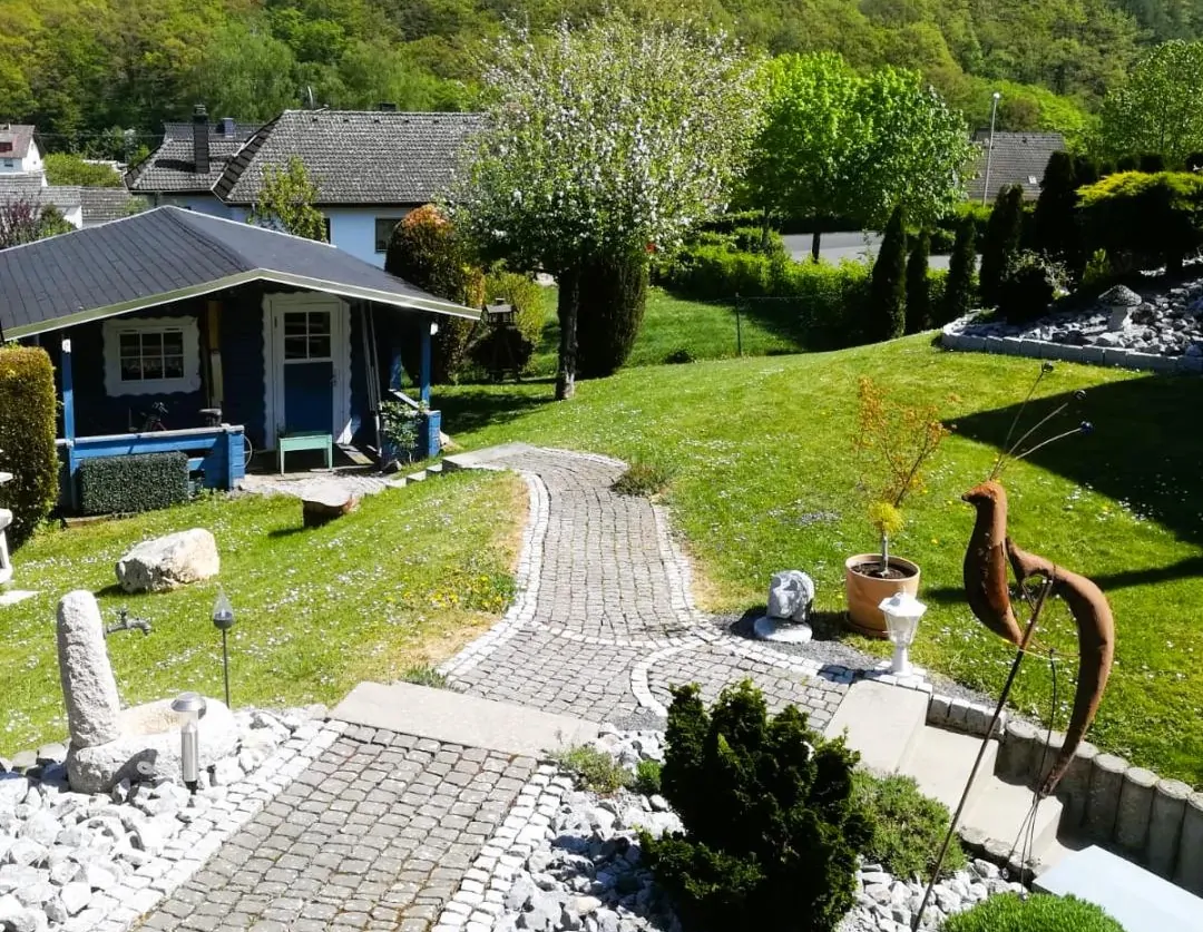 Top DHH in ruhiger Lage mit großem Traumgarten - Nähe Diez und Limburg