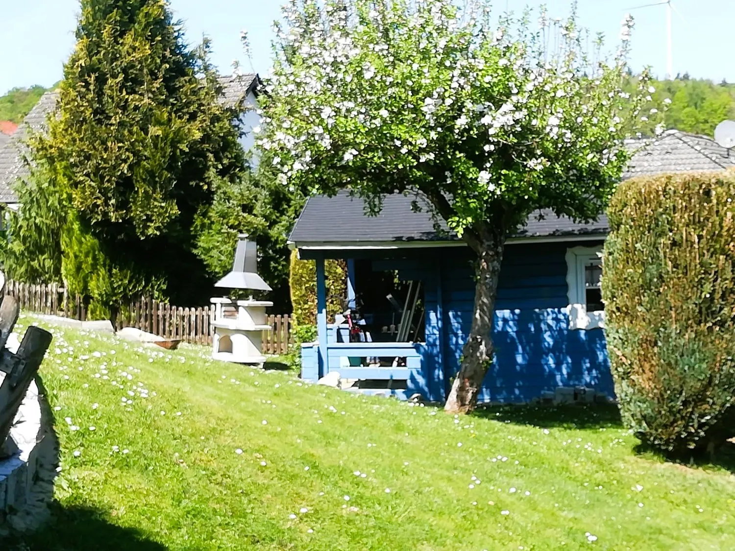 Top semi-detached house in a quiet location with a large dream garden - near Diez and Limburg
