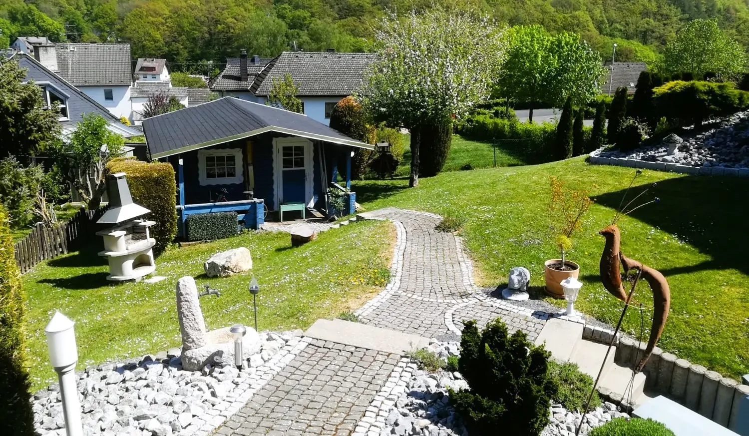 Top DHH in ruhiger Lage mit großem Traumgarten - Nähe Diez und Limburg