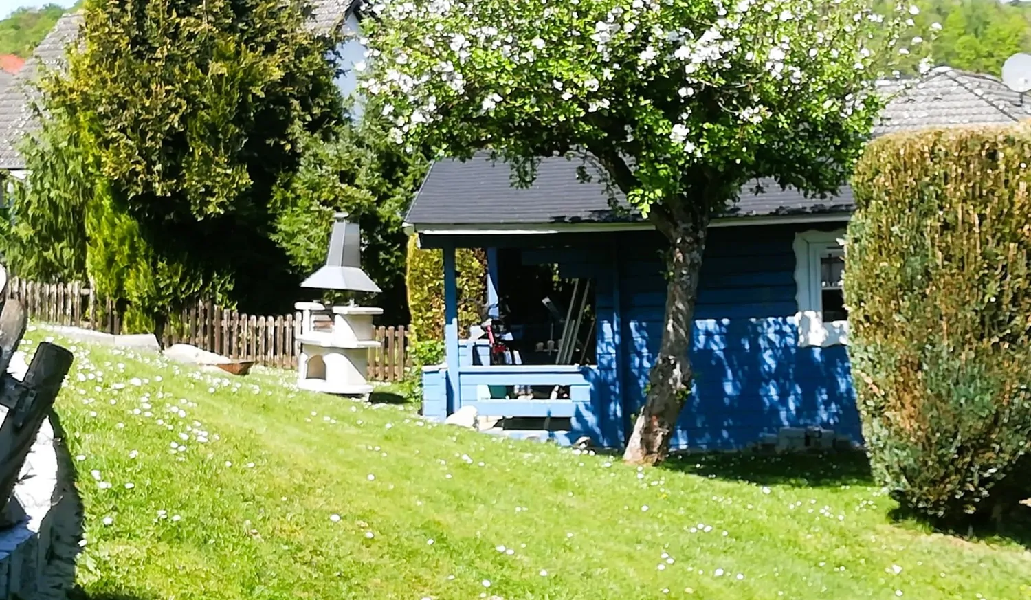 Top DHH in ruhiger Lage mit großem Traumgarten - Nähe Diez und Limburg