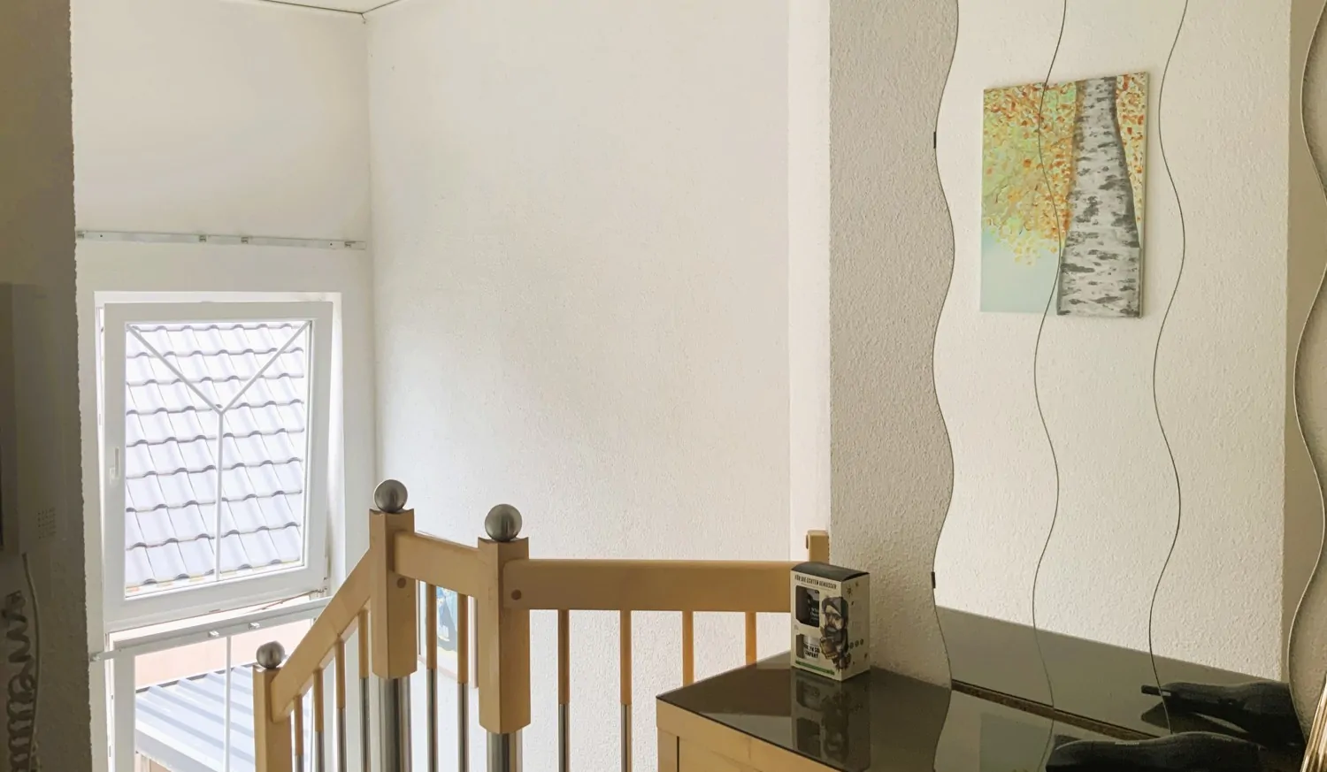 Neuwertiges Einfamilienhaus mit Einliegerwohnung in modernem Wohngebiet.