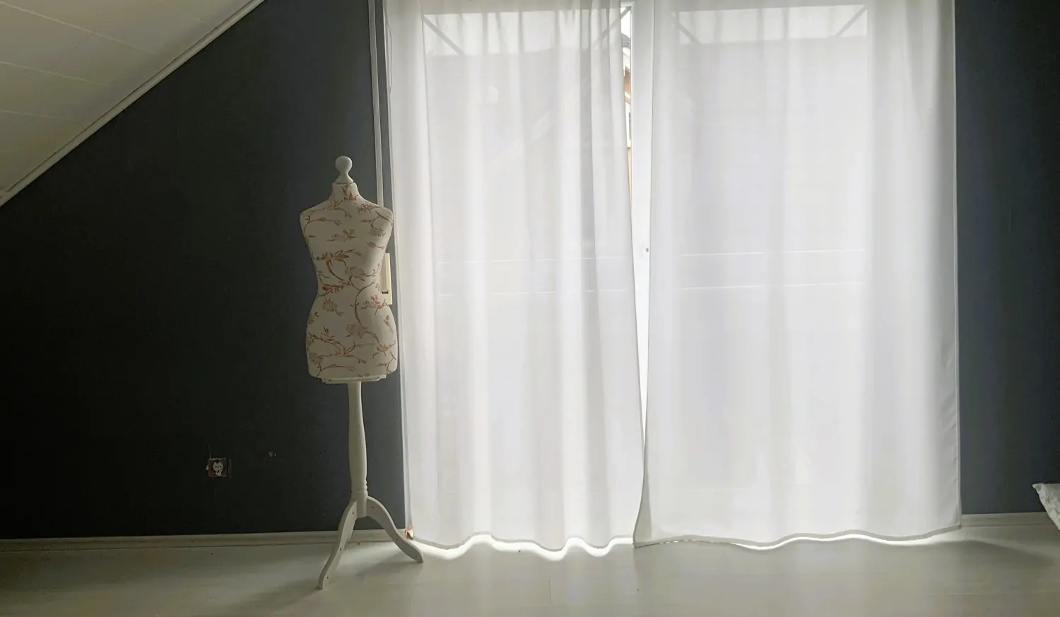 Neuwertiges Einfamilienhaus mit Einliegerwohnung in modernem Wohngebiet.